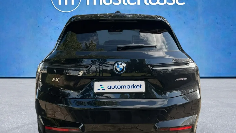 BMW iX -