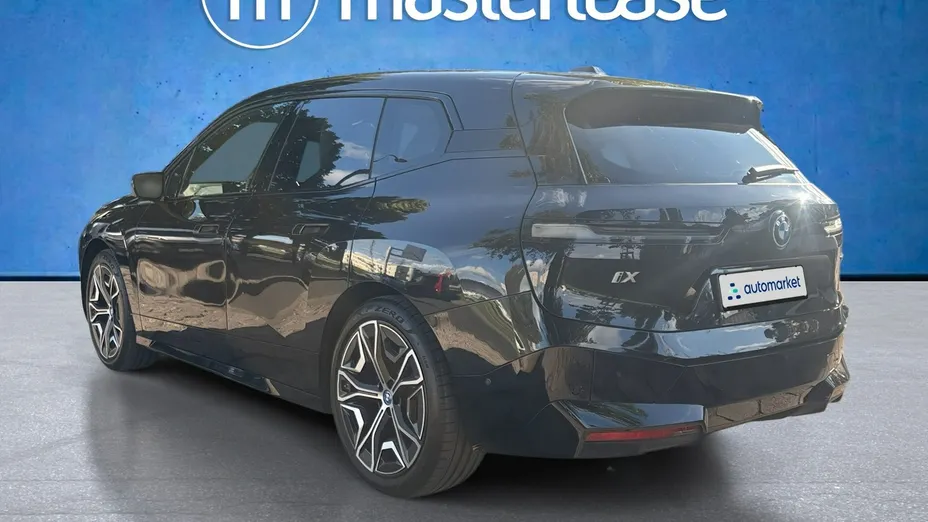 BMW iX -