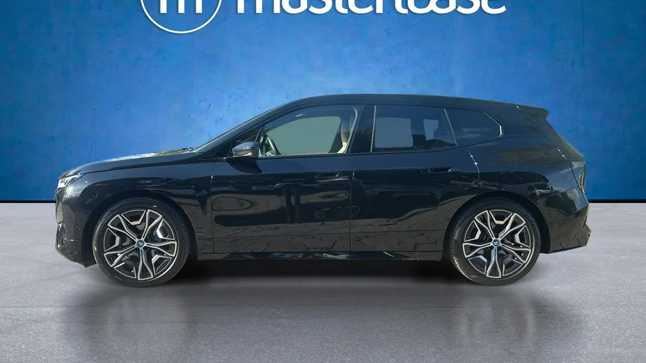 BMW iX -