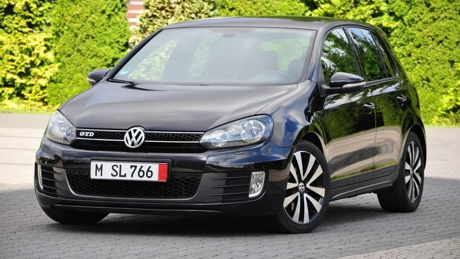 VOLKSWAGEN Golf -