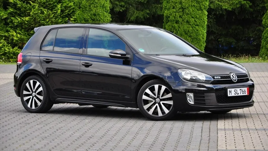 VOLKSWAGEN Golf -