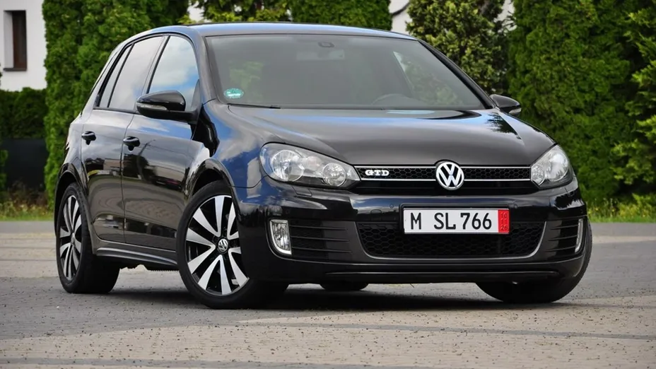 VOLKSWAGEN Golf -