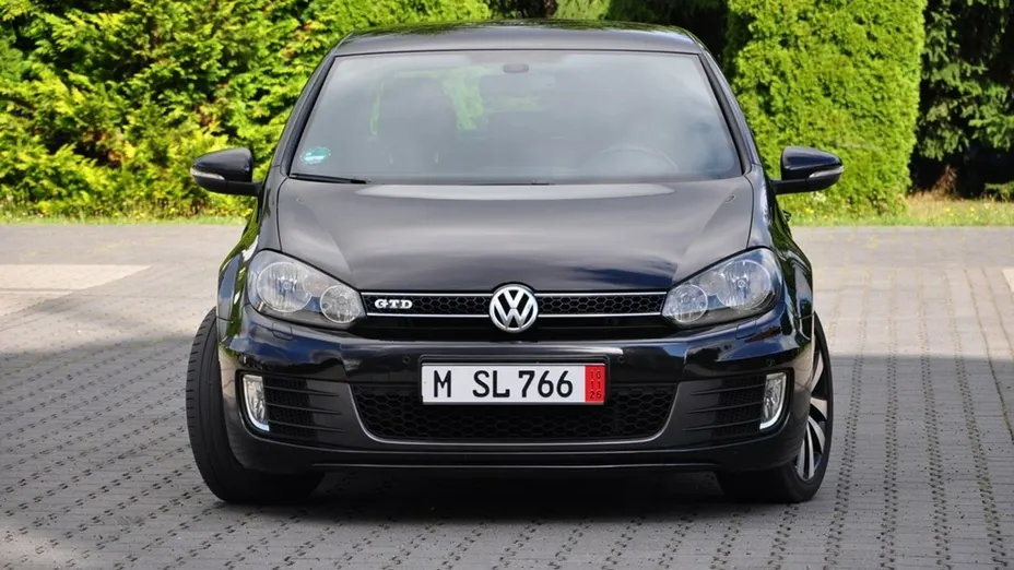 VOLKSWAGEN Golf -