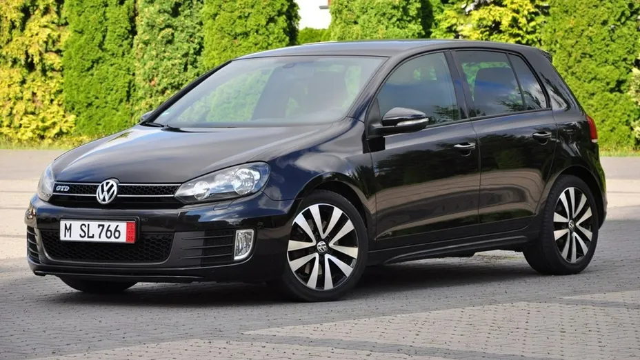 VOLKSWAGEN Golf -