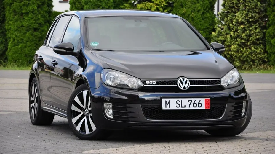 VOLKSWAGEN Golf -
