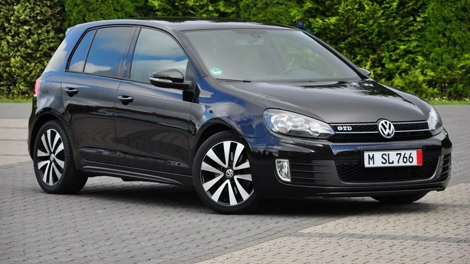 VOLKSWAGEN Golf -