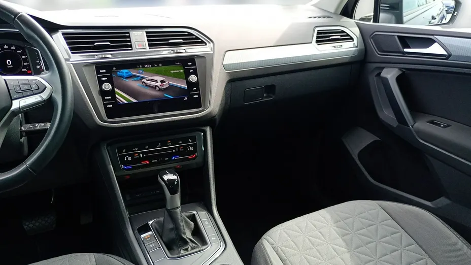 VOLKSWAGEN Tiguan -