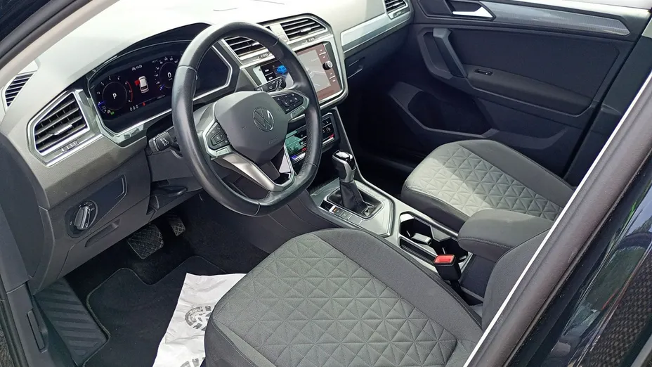 VOLKSWAGEN Tiguan -
