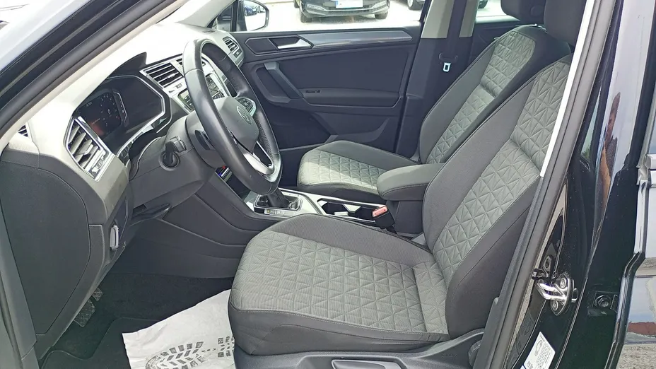 VOLKSWAGEN Tiguan -