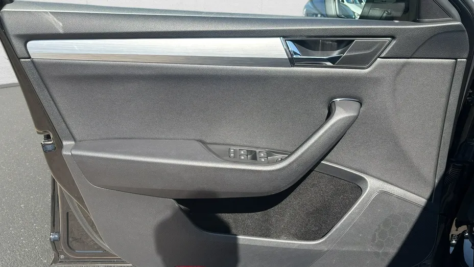 SKODA Superb -