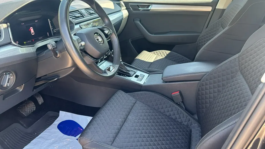 SKODA Superb -