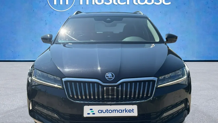SKODA Superb -