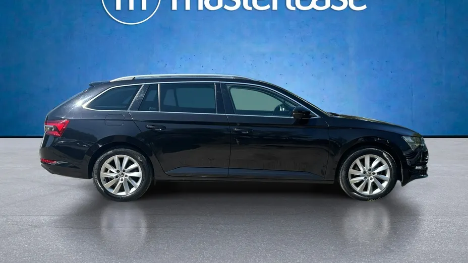 SKODA Superb -