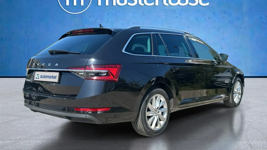 SKODA Superb -