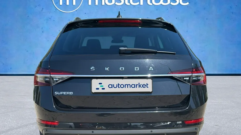 SKODA Superb -
