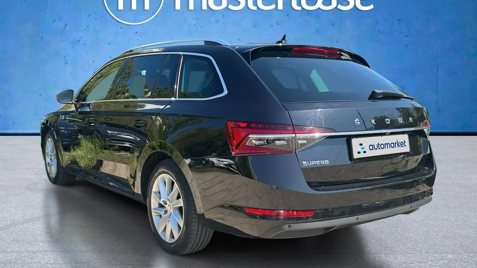 SKODA Superb -