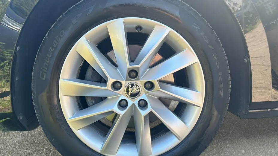 SKODA Superb -