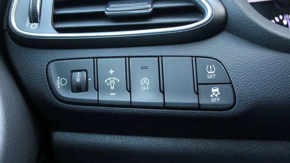 HYUNDAI i30 -
