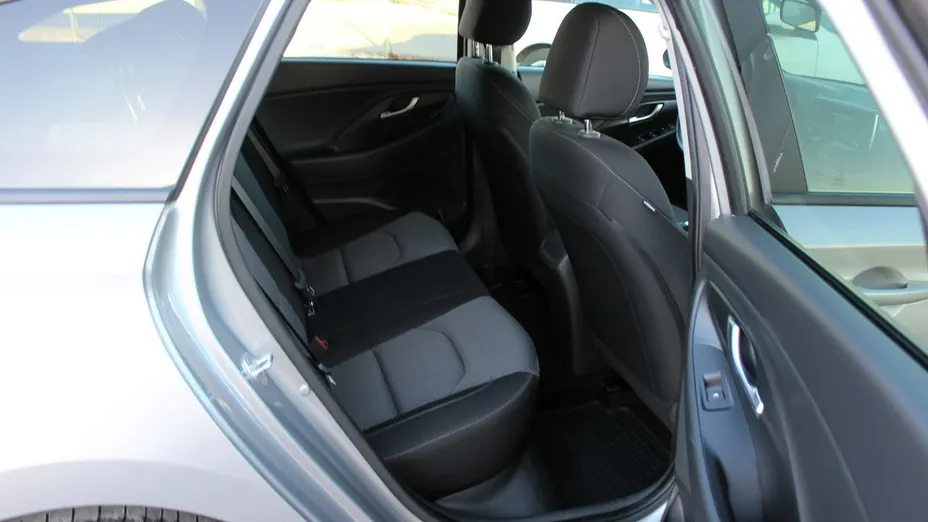 HYUNDAI i30 -