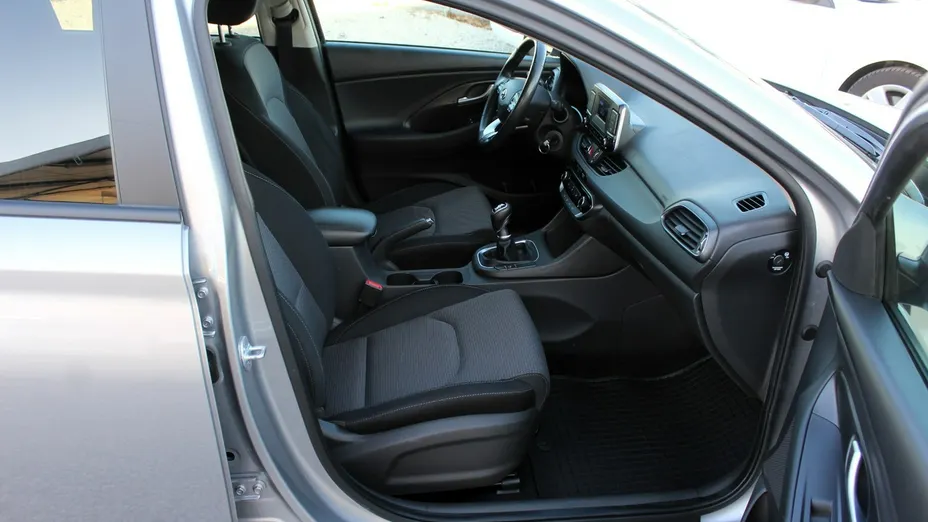 HYUNDAI i30 -
