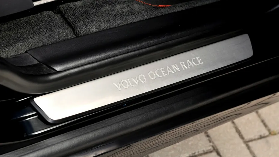 VOLVO XC60 -