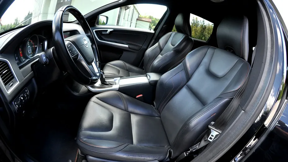 VOLVO XC60 -