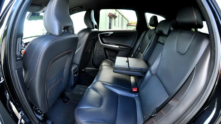 VOLVO XC60 -