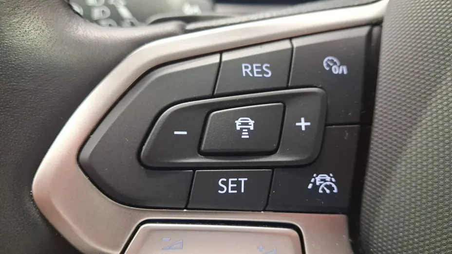 VOLKSWAGEN T-ROC -