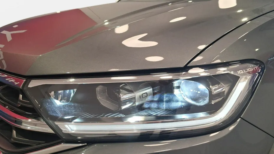 VOLKSWAGEN T-ROC -