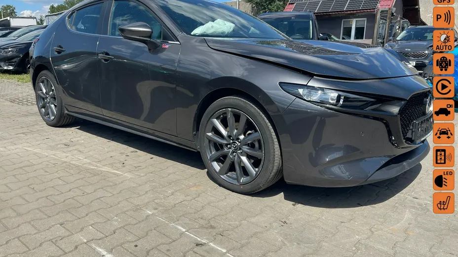 MAZDA 3 -