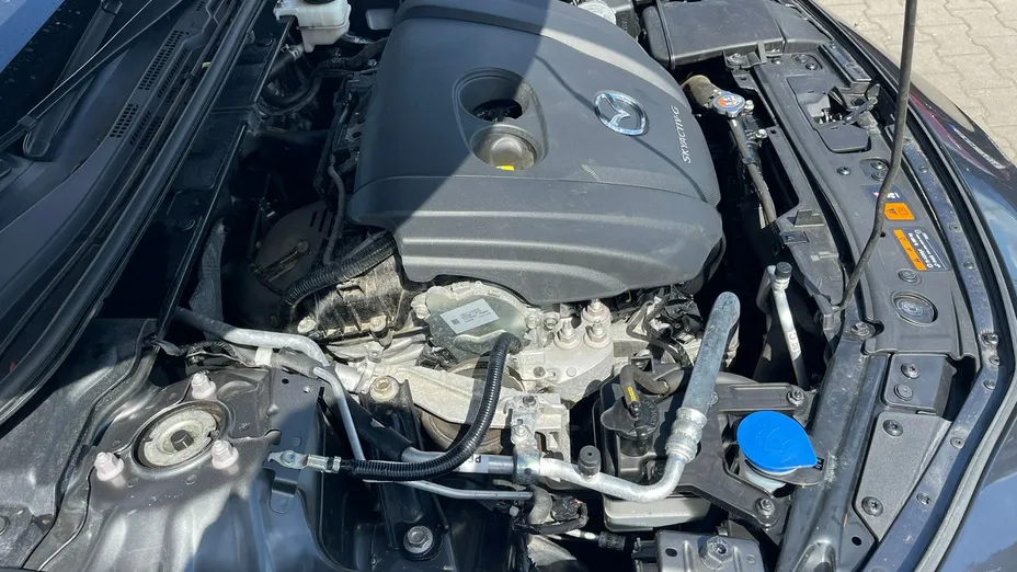 MAZDA 3 -
