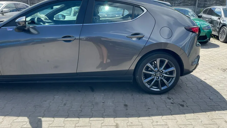 MAZDA 3 -
