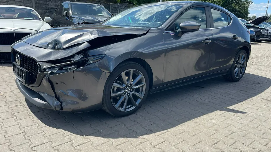 MAZDA 3 -
