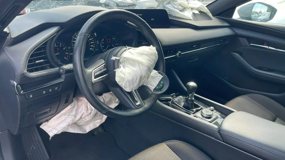 MAZDA 3 -