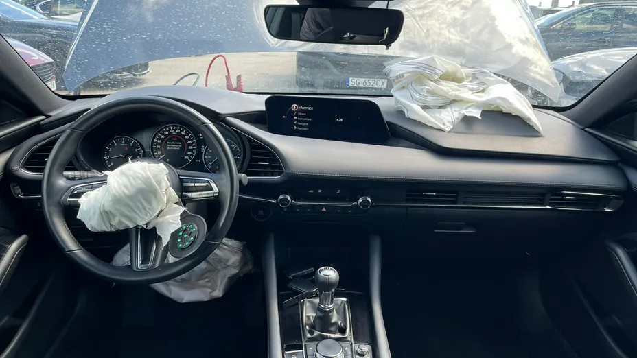 MAZDA 3 -