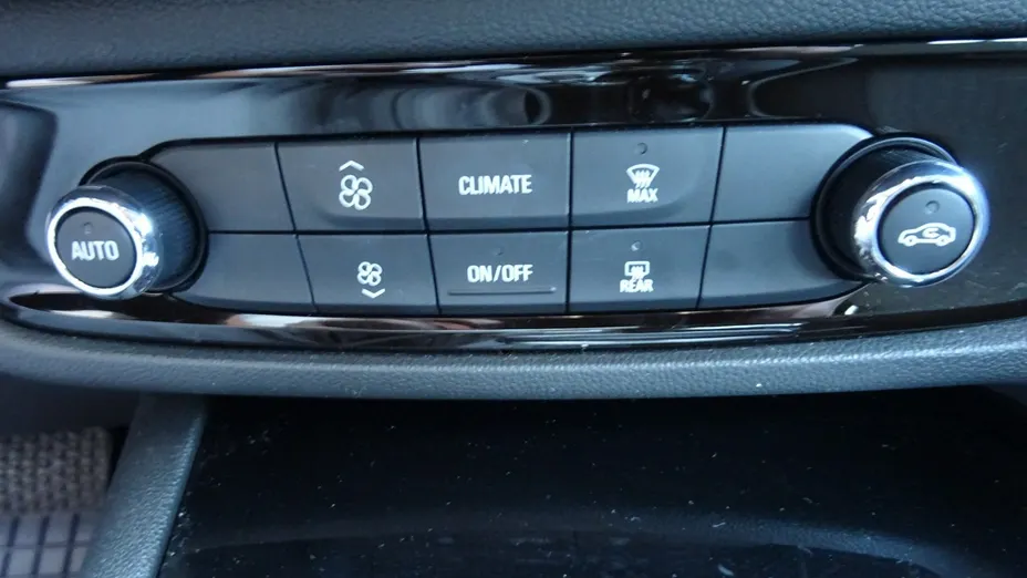 OPEL Insignia -