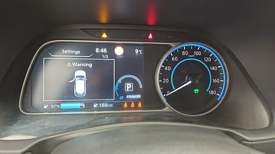 NISSAN Leaf -