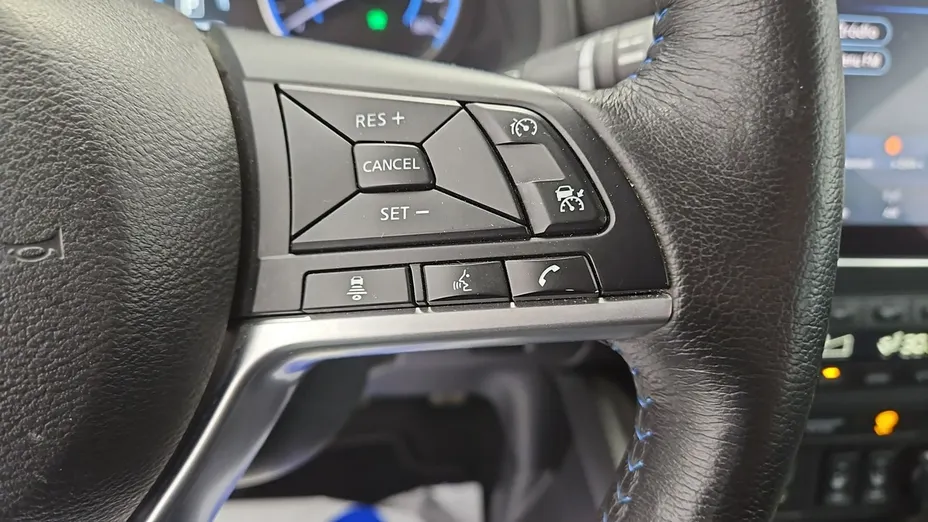 NISSAN Leaf -
