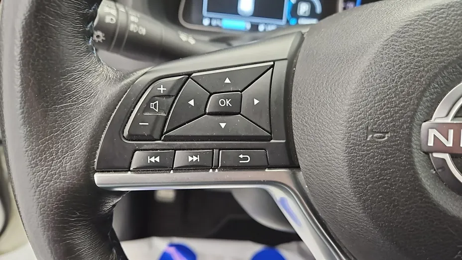 NISSAN Leaf -