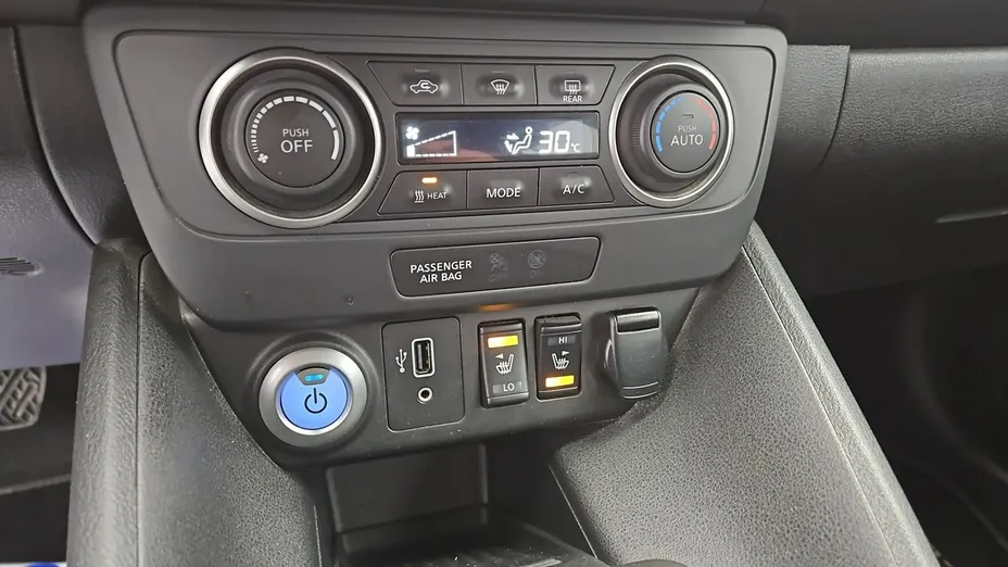 NISSAN Leaf -