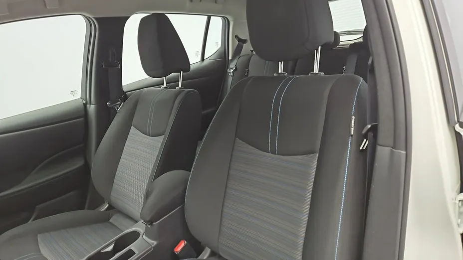 NISSAN Leaf -
