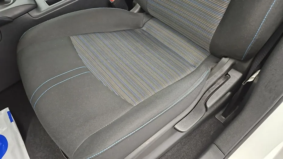 NISSAN Leaf -