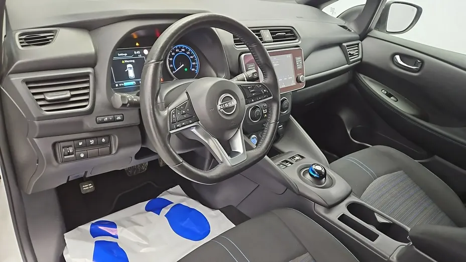 NISSAN Leaf -