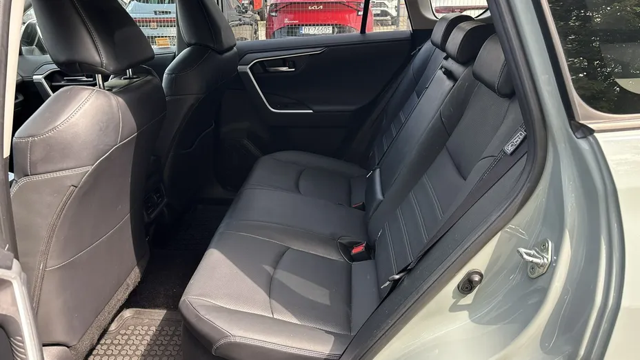 TOYOTA RAV4 -
