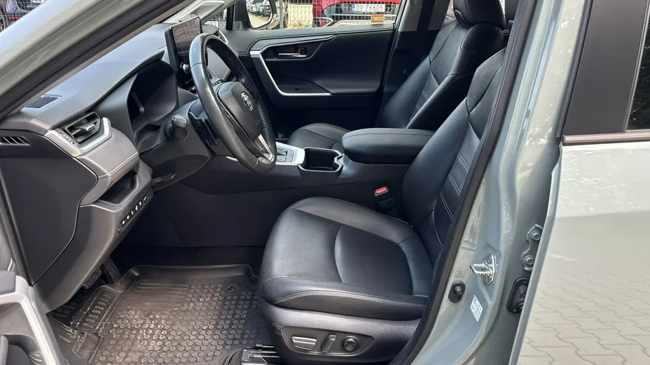 TOYOTA RAV4 -