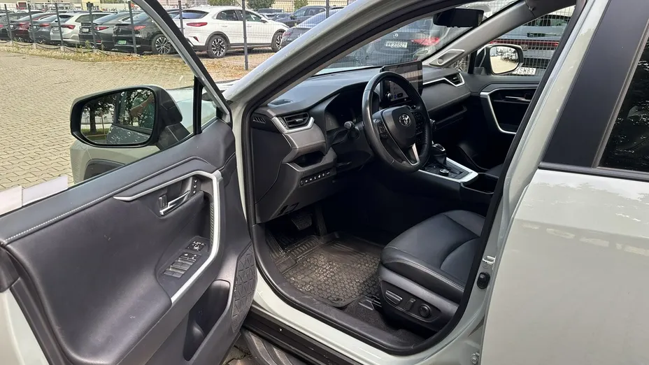 TOYOTA RAV4 -