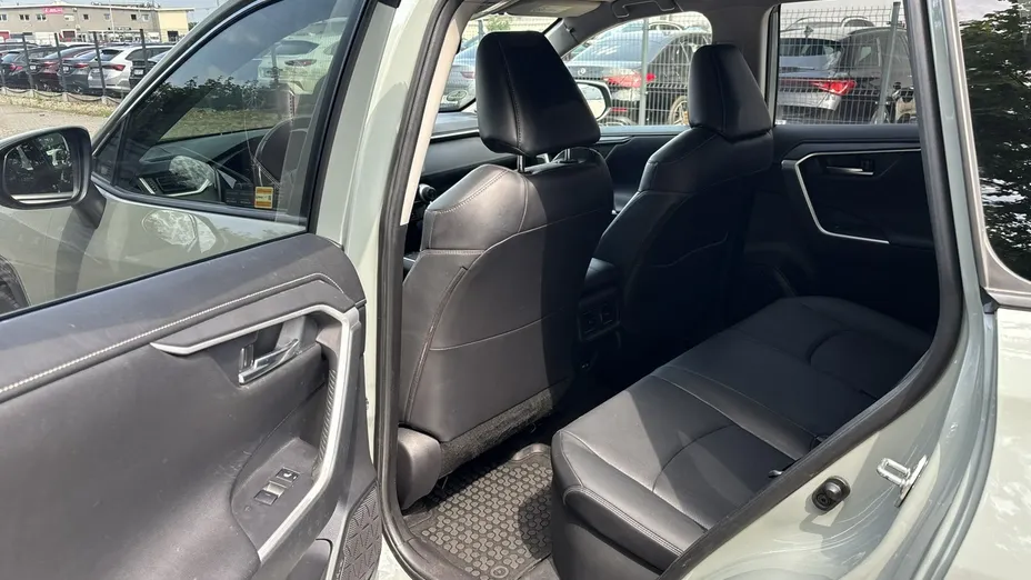 TOYOTA RAV4 -