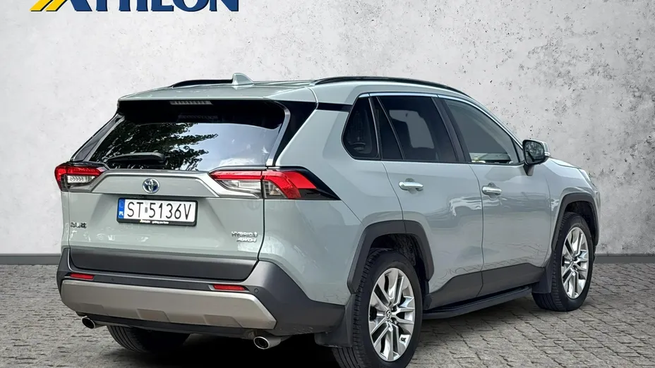 TOYOTA RAV4 -