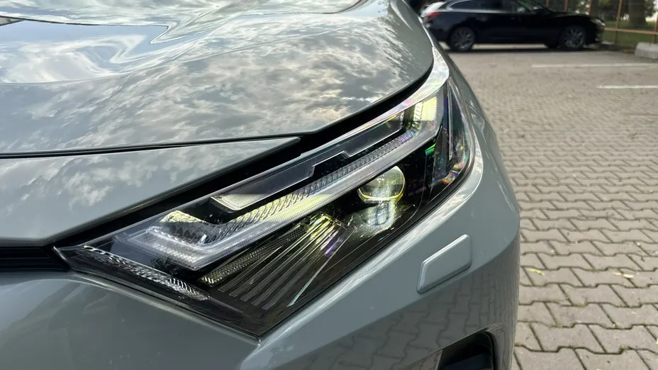 TOYOTA RAV4 -