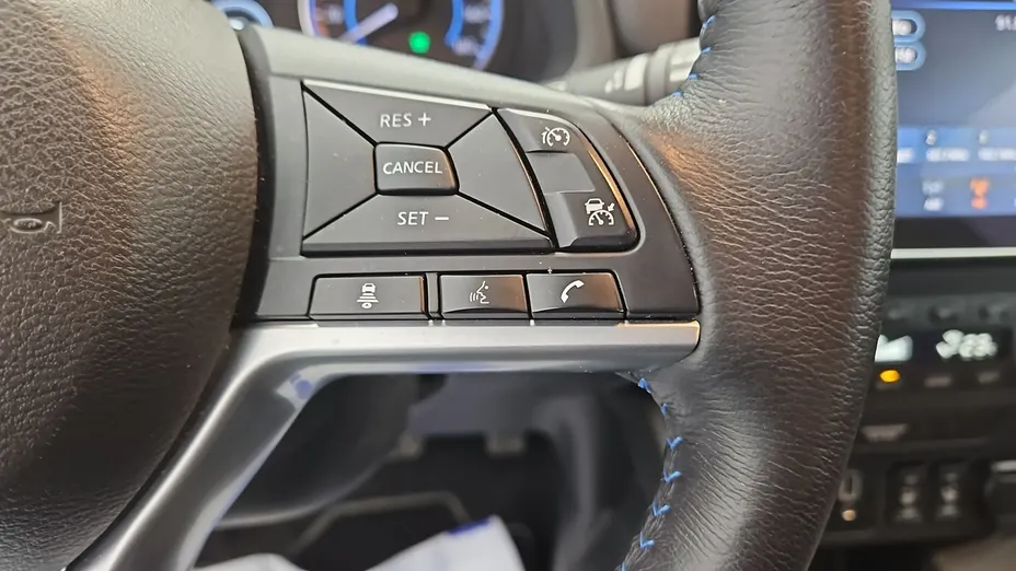NISSAN Leaf -